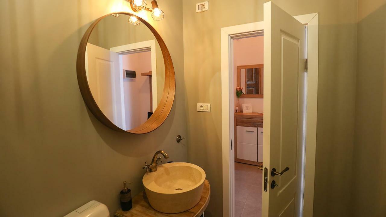 טימישוארה Unirii Old Square Apartments 4 מראה חיצוני תמונה
