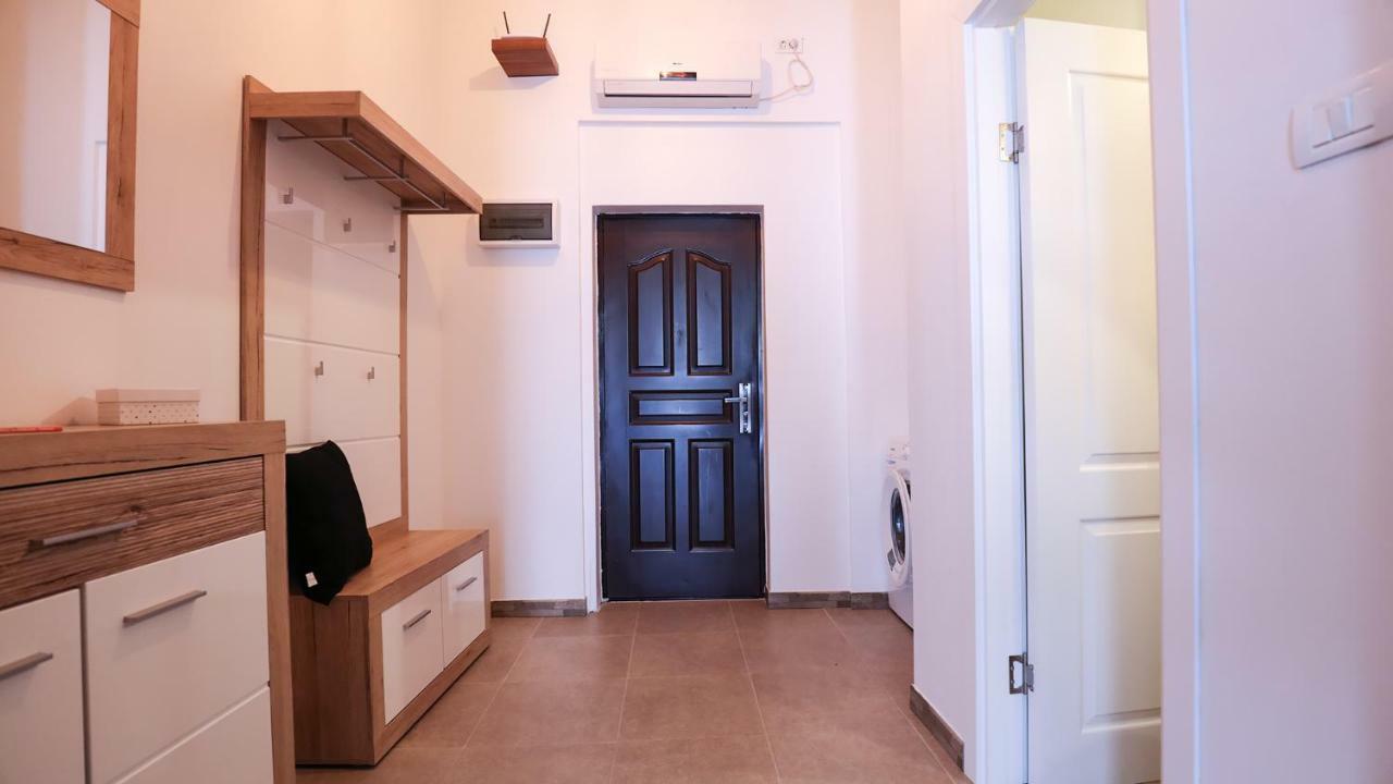 טימישוארה Unirii Old Square Apartments 4 מראה חיצוני תמונה