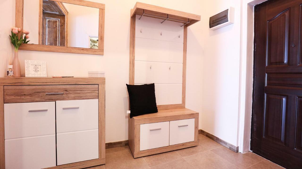 טימישוארה Unirii Old Square Apartments 4 מראה חיצוני תמונה
