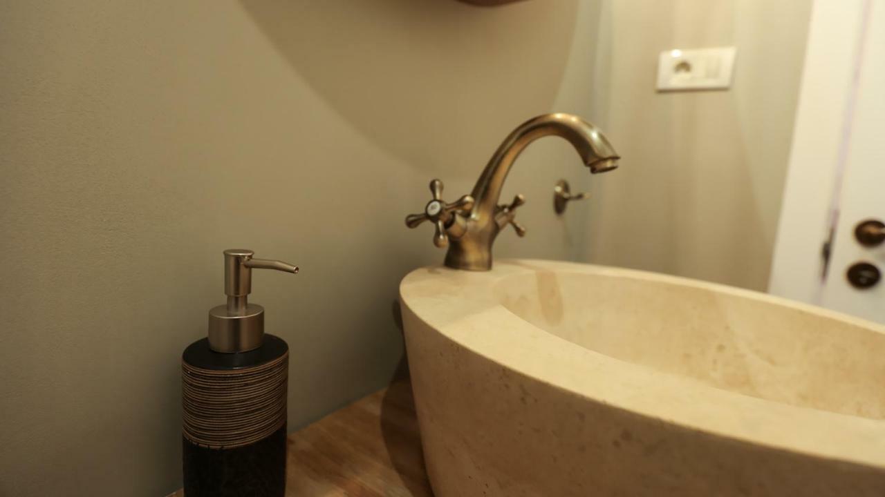 טימישוארה Unirii Old Square Apartments 4 מראה חיצוני תמונה