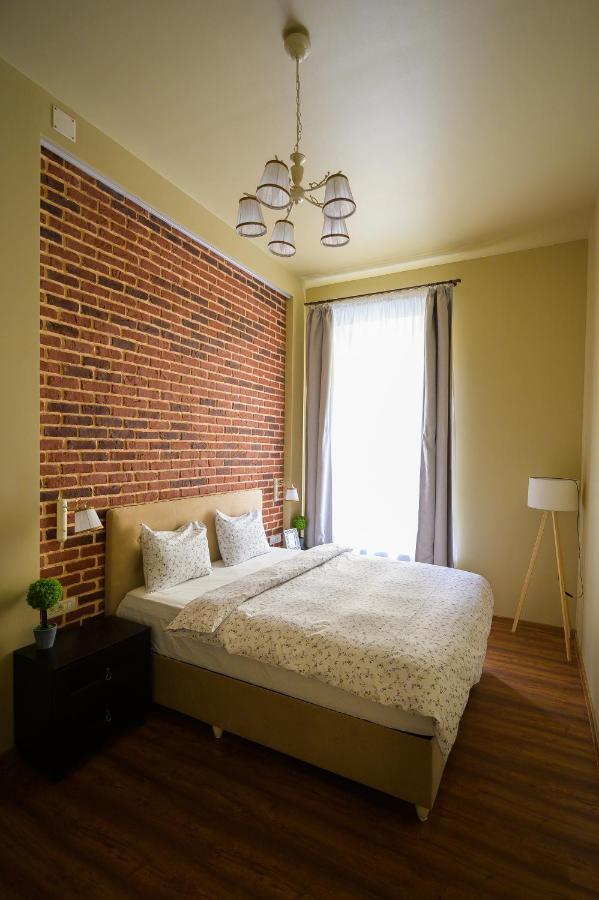 טימישוארה Unirii Old Square Apartments 4 מראה חיצוני תמונה